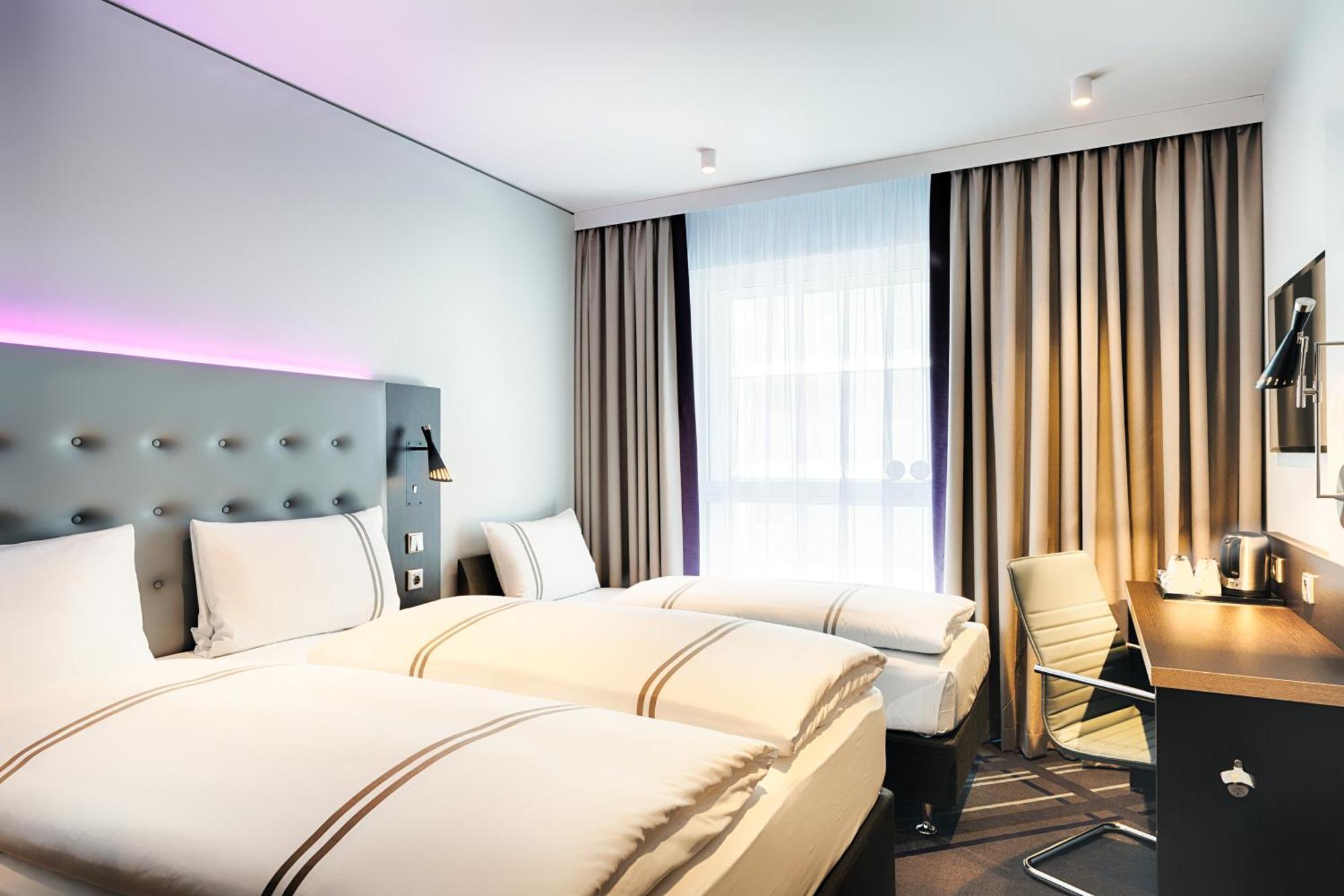 Premier Inn Saarbruecken City Centre Ngoại thất bức ảnh